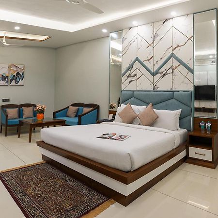 Hotel Leela Grande Karnāl Εξωτερικό φωτογραφία