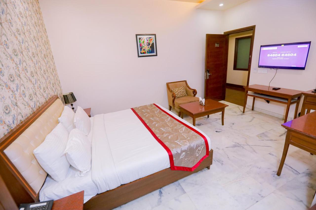 Hotel Leela Grande Karnāl Εξωτερικό φωτογραφία