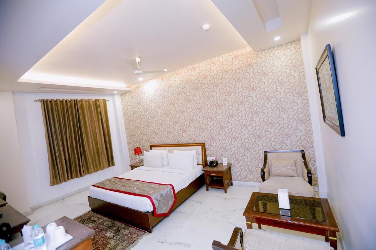 Hotel Leela Grande Karnāl Εξωτερικό φωτογραφία