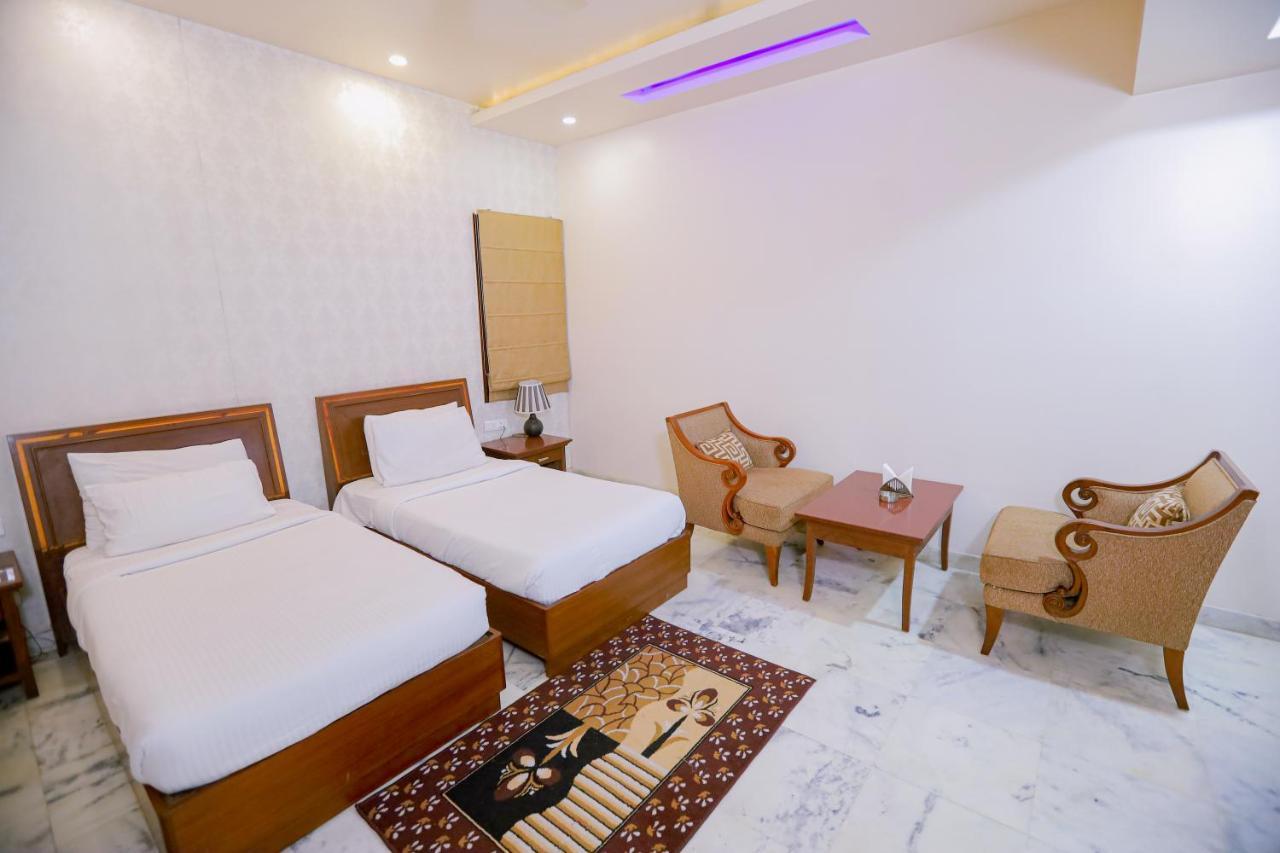 Hotel Leela Grande Karnāl Εξωτερικό φωτογραφία