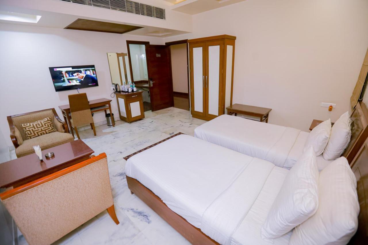 Hotel Leela Grande Karnāl Εξωτερικό φωτογραφία