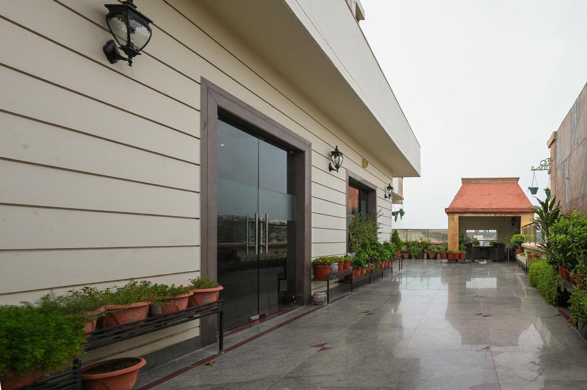 Hotel Leela Grande Karnāl Εξωτερικό φωτογραφία