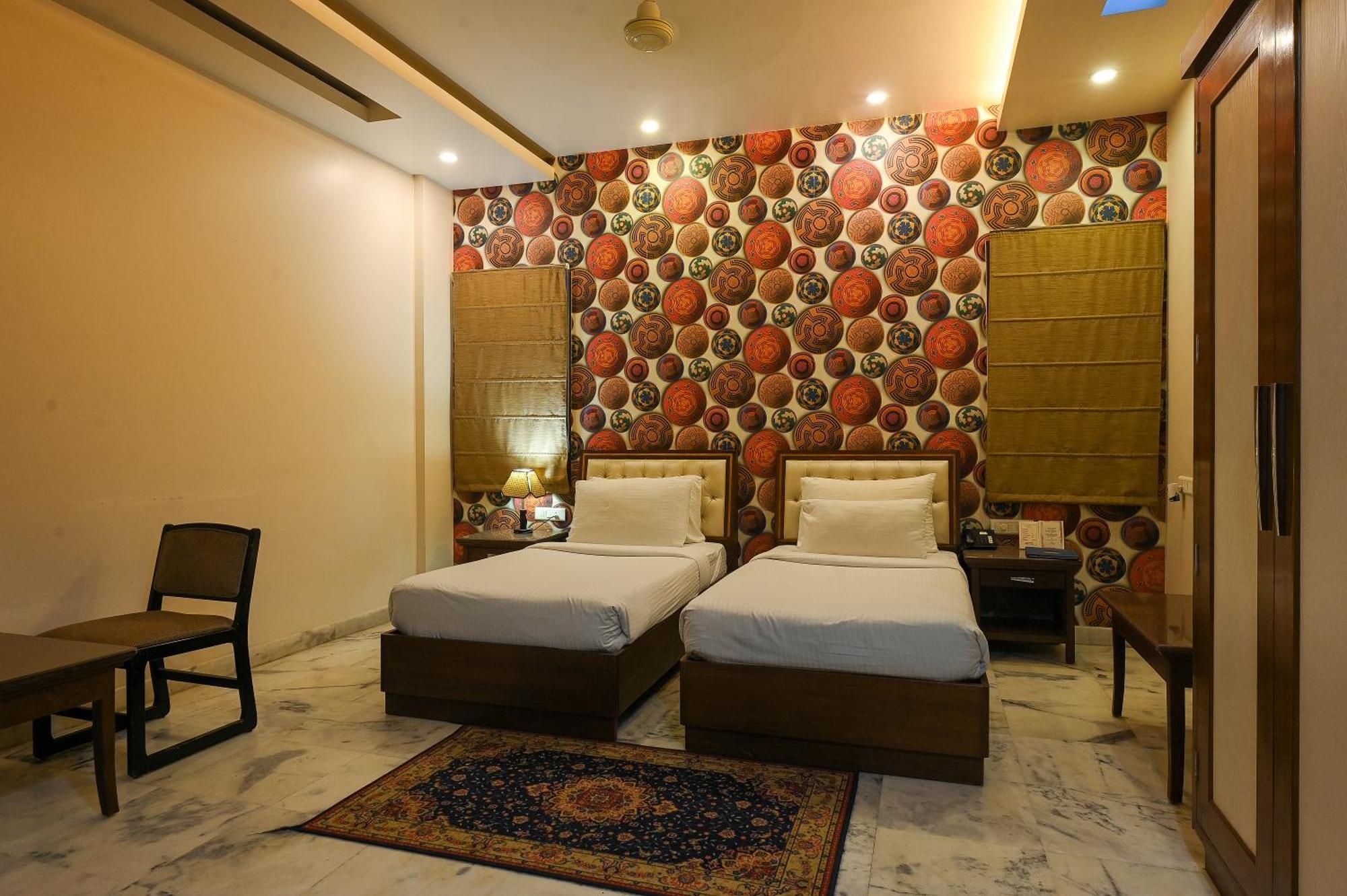 Hotel Leela Grande Karnāl Εξωτερικό φωτογραφία