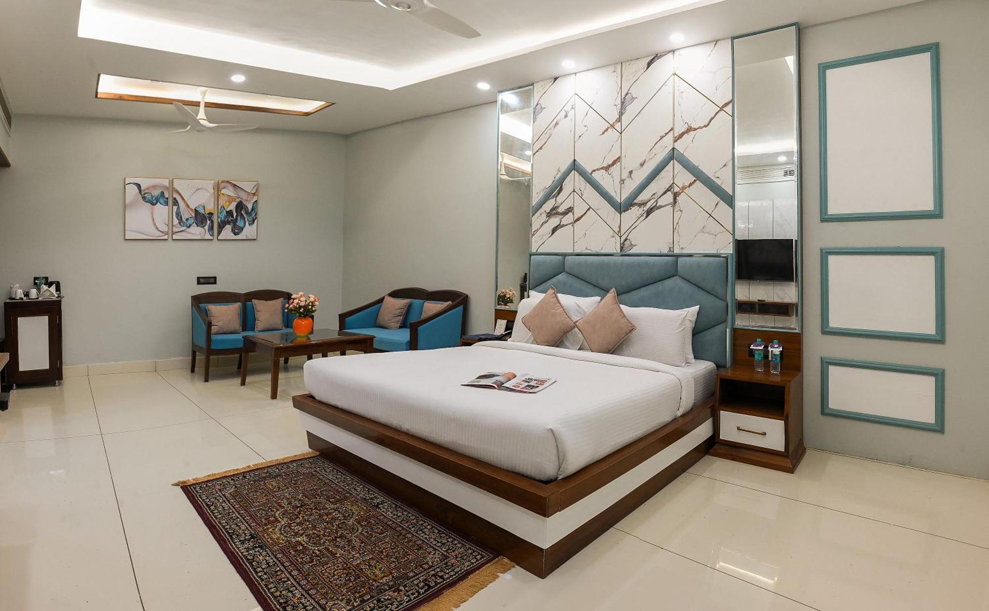 Hotel Leela Grande Karnāl Εξωτερικό φωτογραφία
