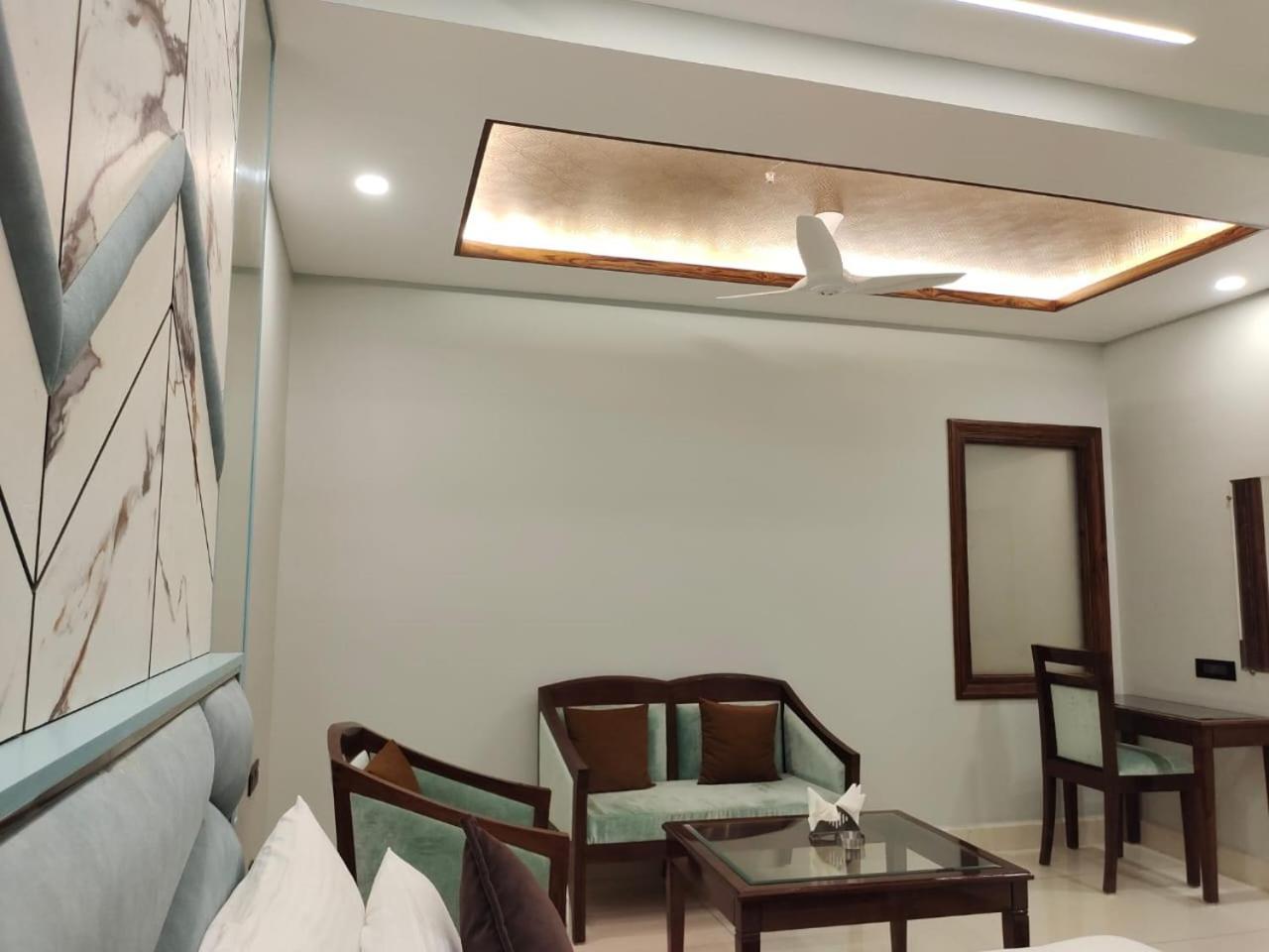 Hotel Leela Grande Karnāl Εξωτερικό φωτογραφία