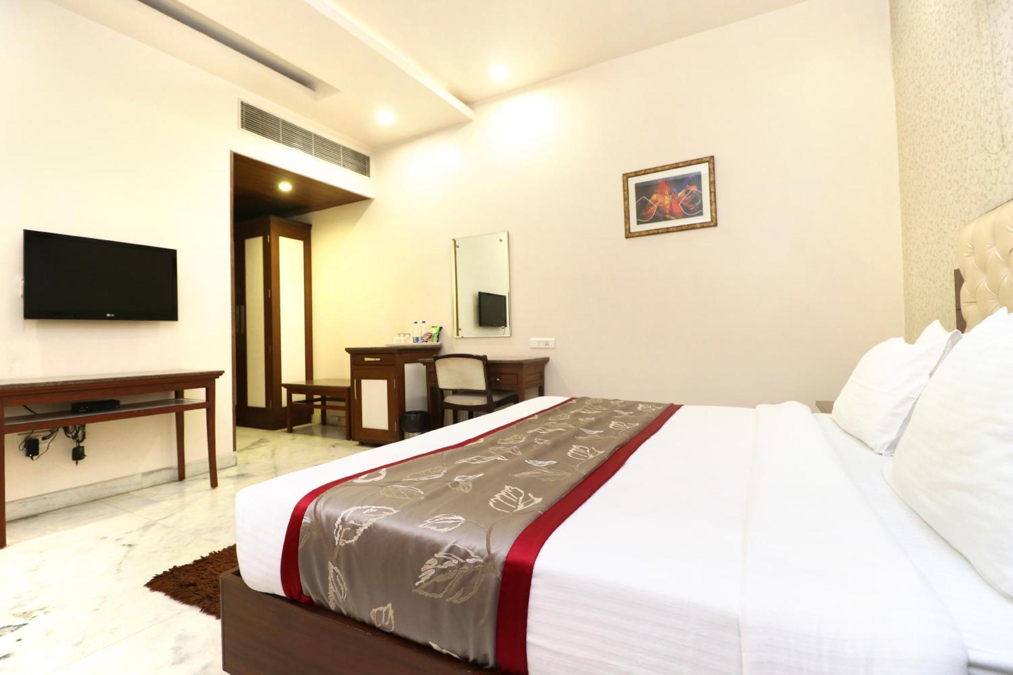 Hotel Leela Grande Karnāl Εξωτερικό φωτογραφία
