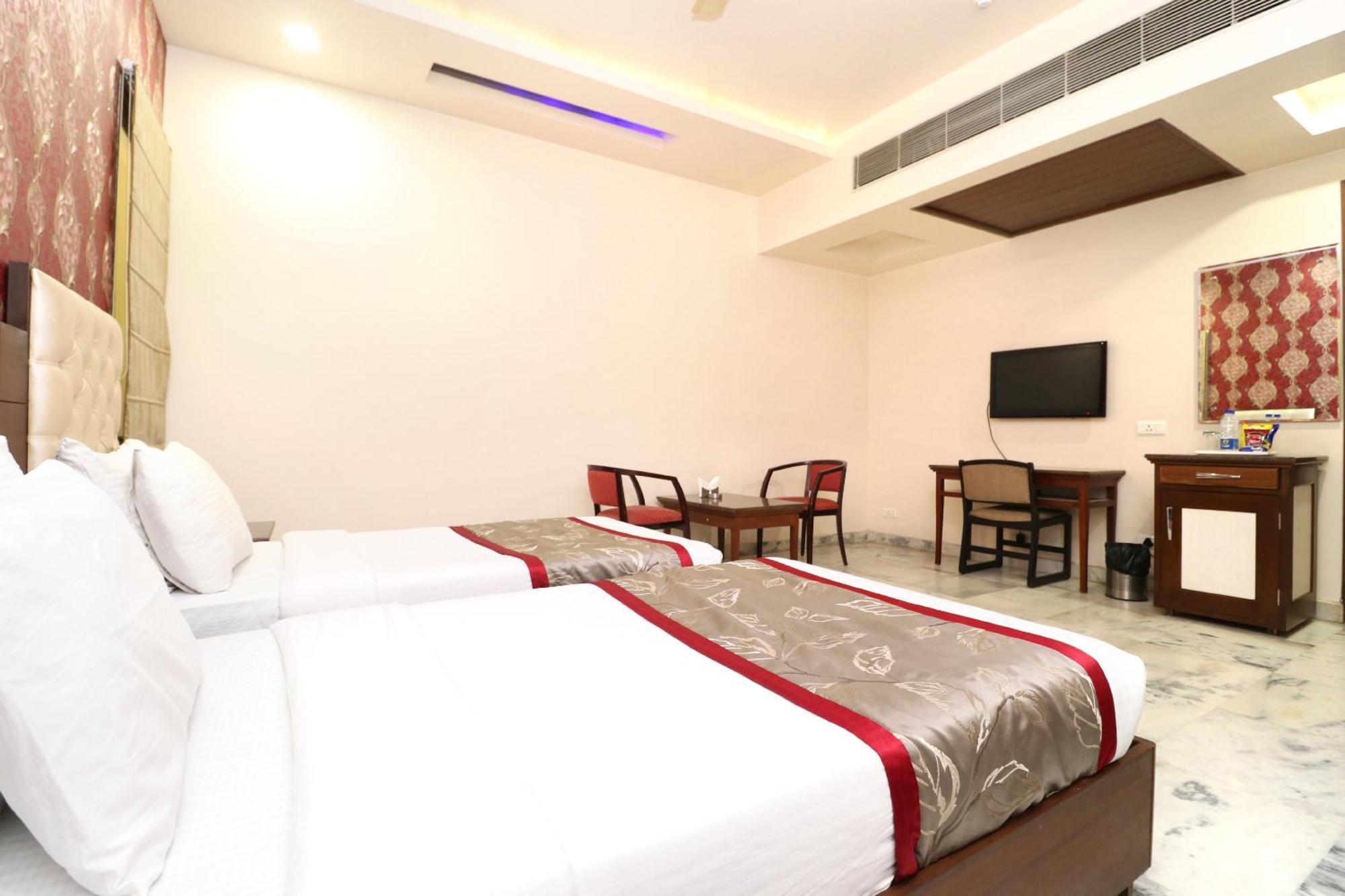 Hotel Leela Grande Karnāl Εξωτερικό φωτογραφία