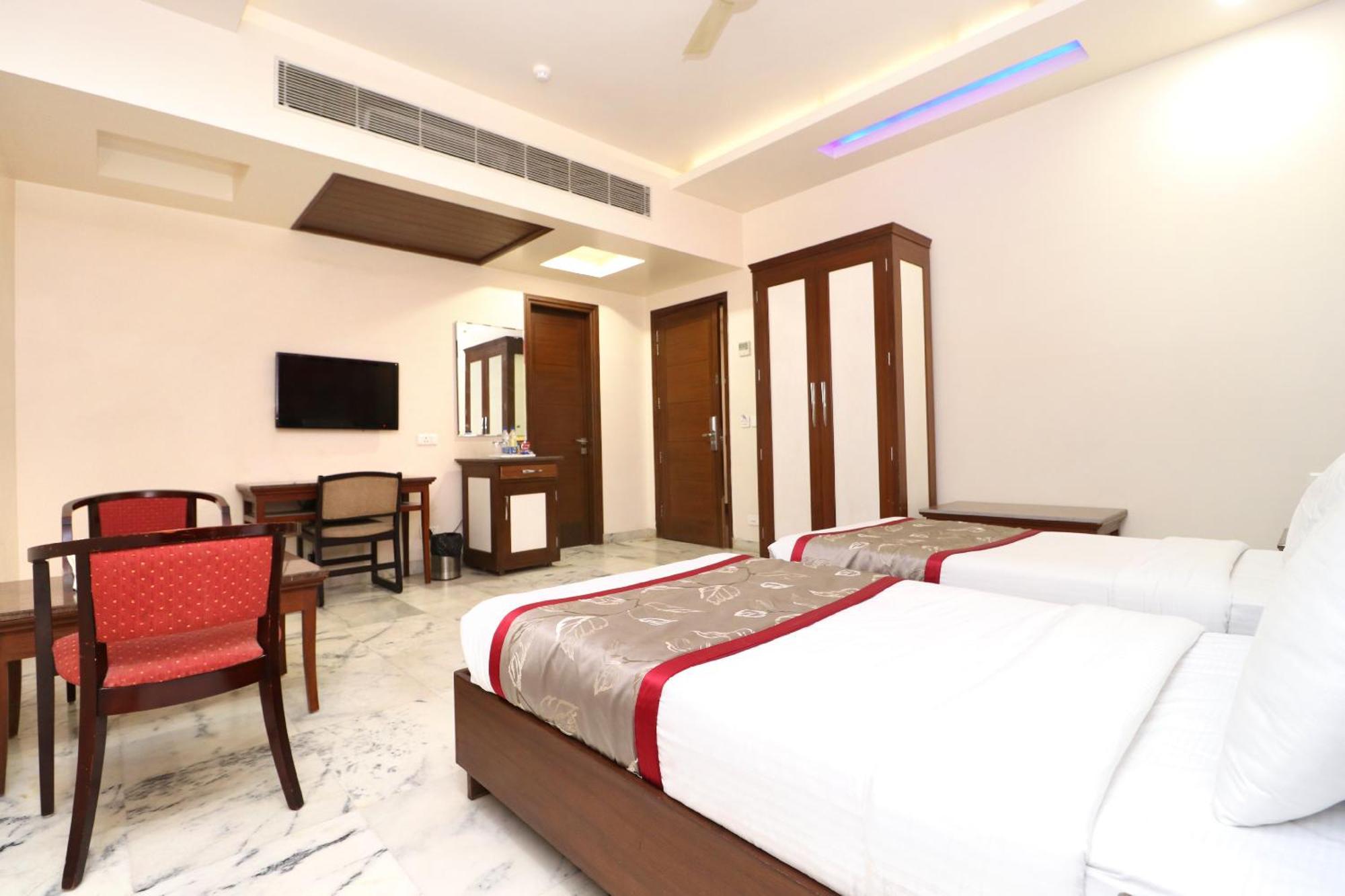 Hotel Leela Grande Karnāl Εξωτερικό φωτογραφία