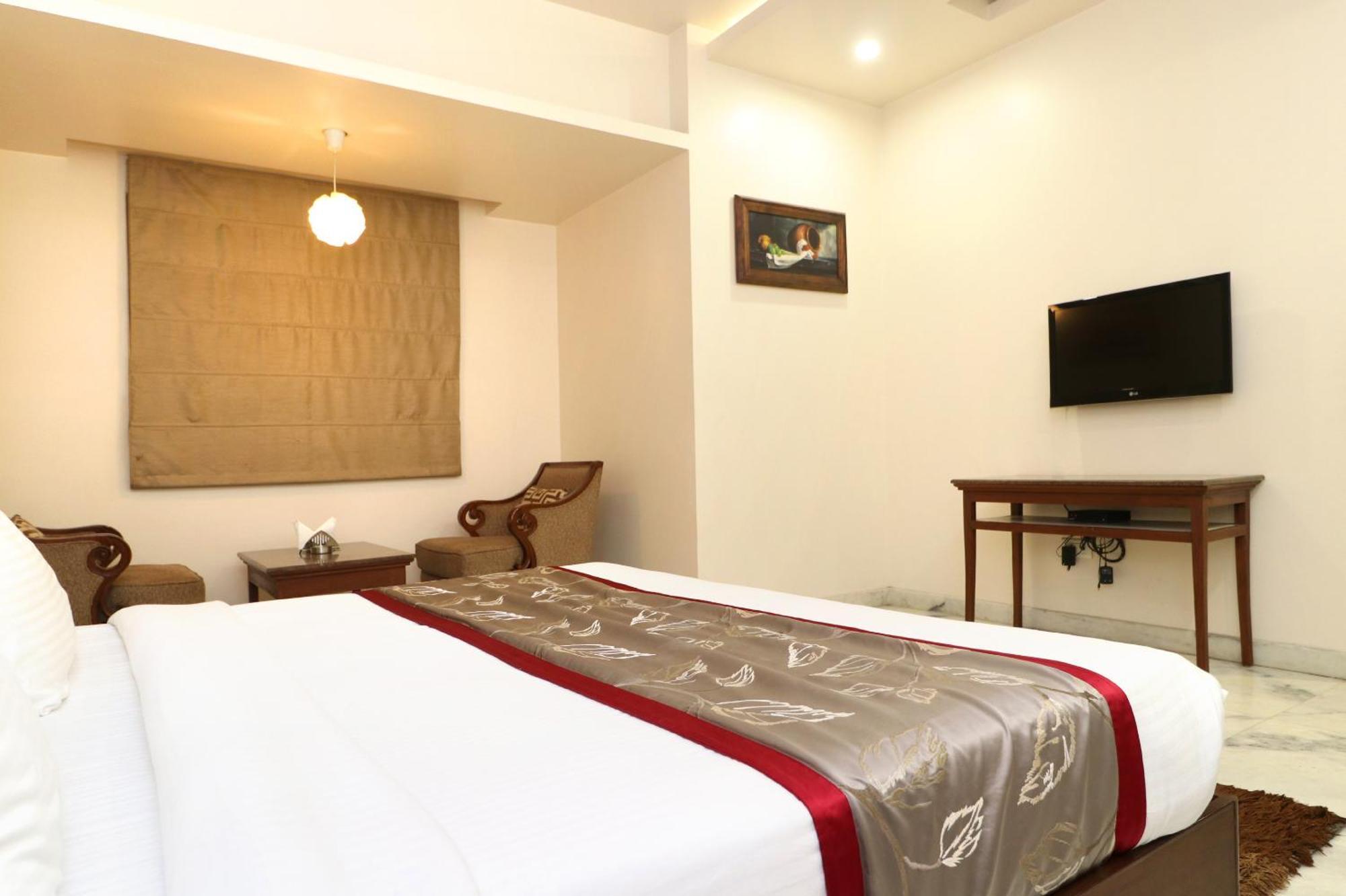 Hotel Leela Grande Karnāl Εξωτερικό φωτογραφία