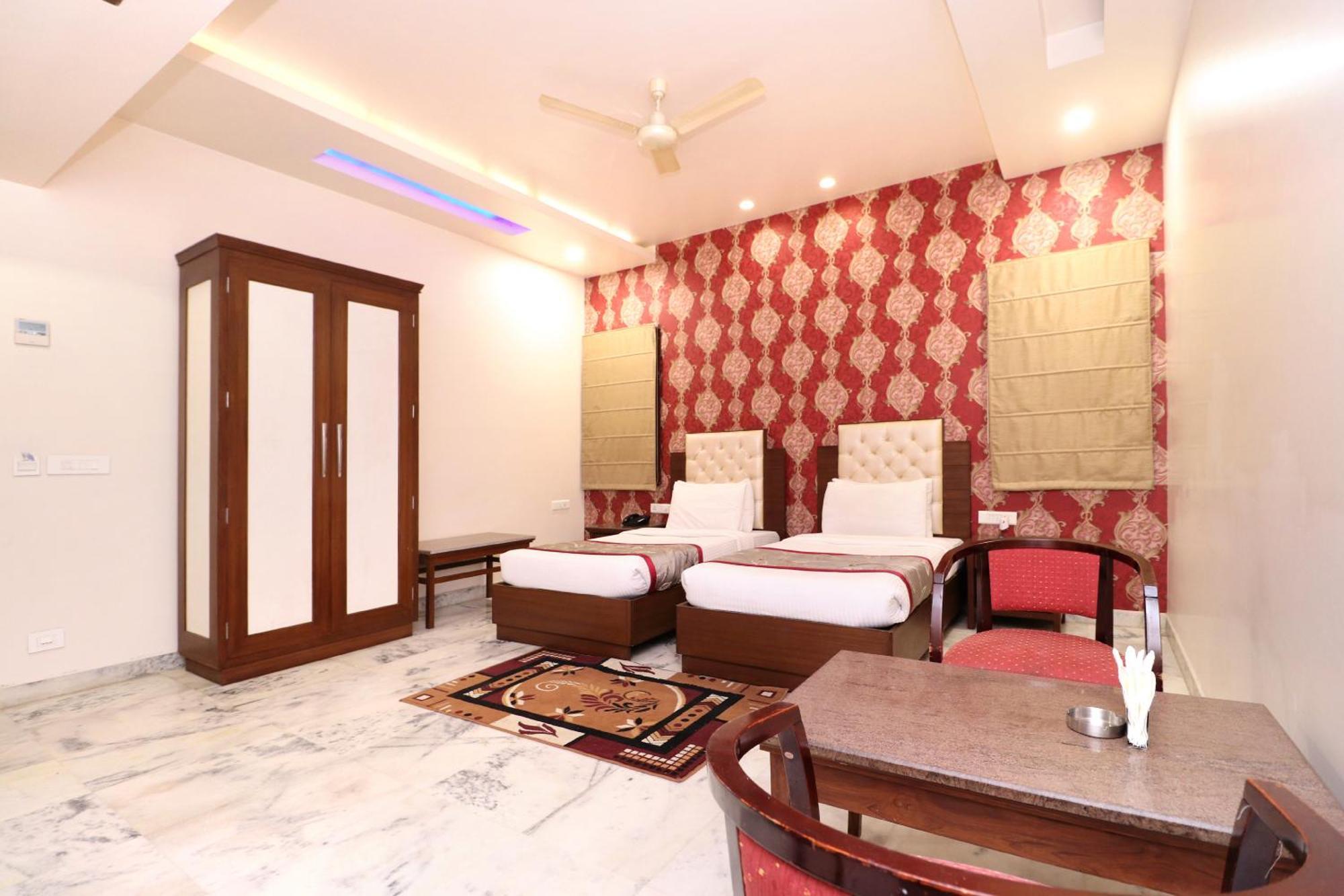 Hotel Leela Grande Karnāl Εξωτερικό φωτογραφία