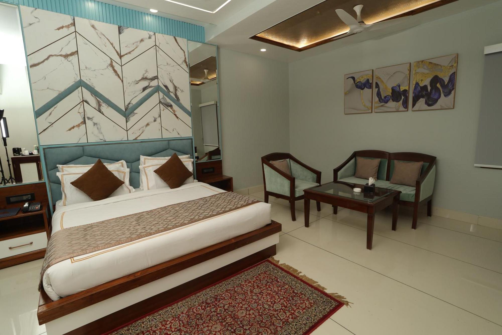 Hotel Leela Grande Karnāl Εξωτερικό φωτογραφία