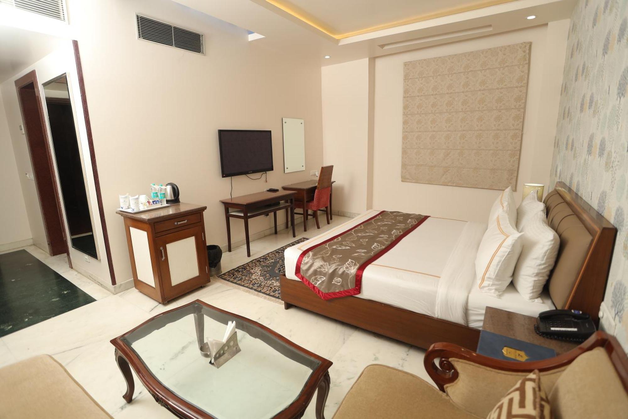 Hotel Leela Grande Karnāl Εξωτερικό φωτογραφία
